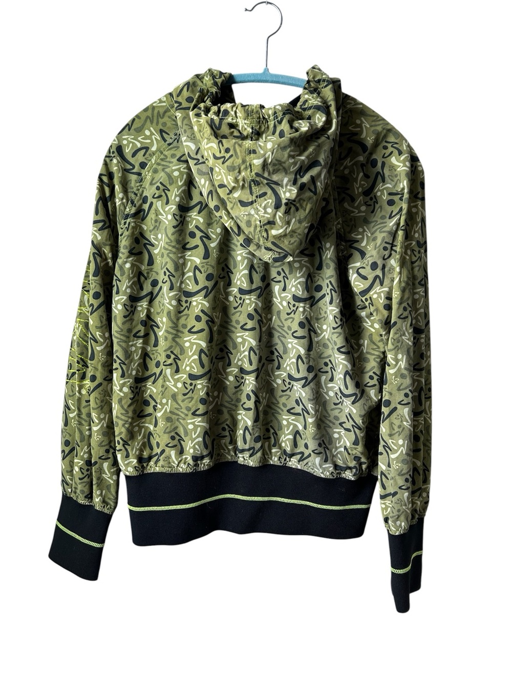 Zumba Fitness Windsurf Zip-Up Jacket in Soldier Print Size Medium - Picture 2 of 7